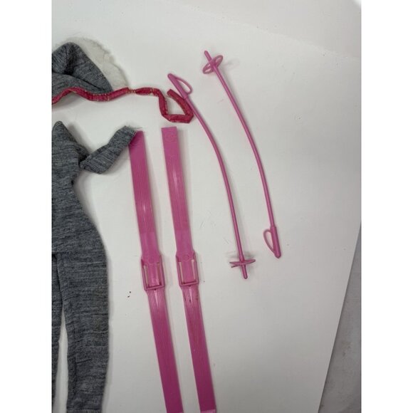 Vintage 1983 Ski Party Barbie Designer Collection #7079 Outfit Pink Skis & Poles - Picture 5 of 7